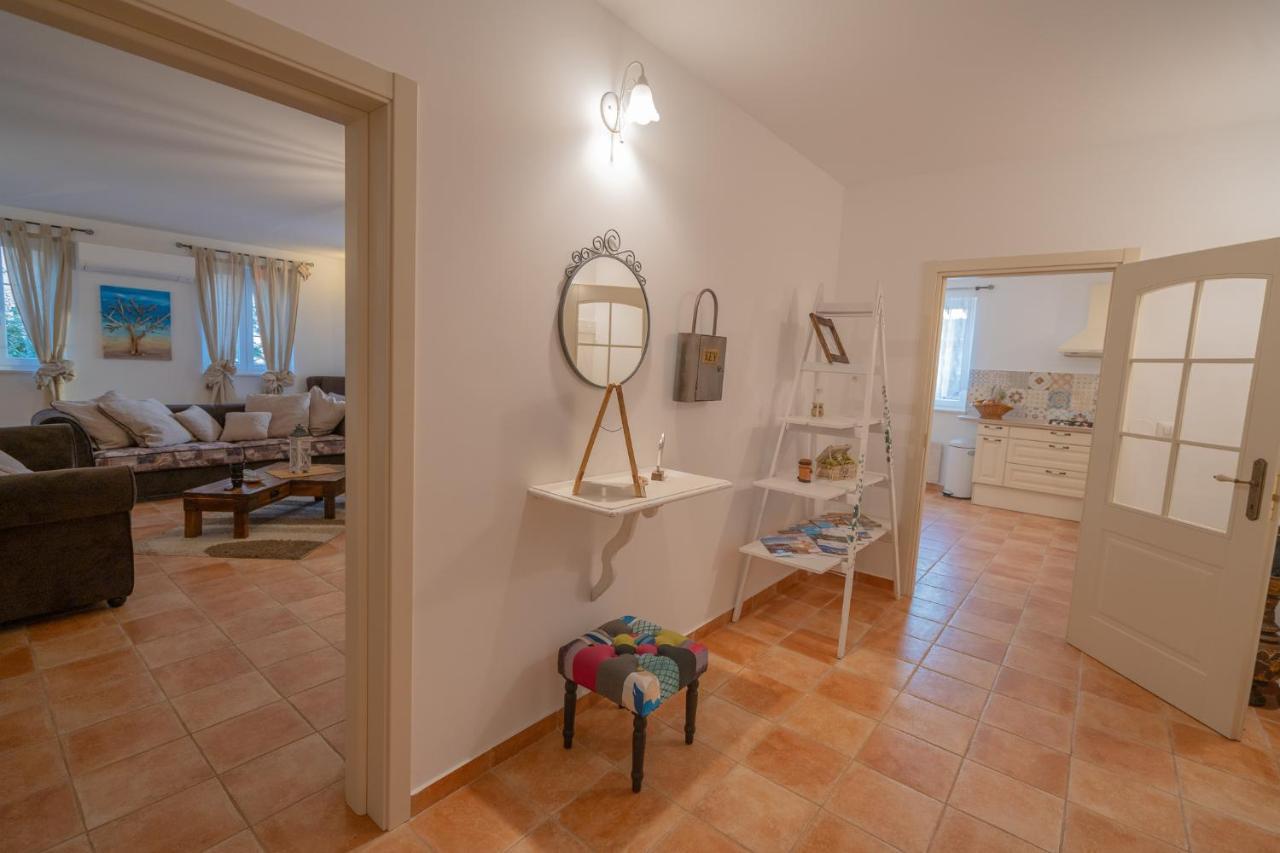Villa Oasis Кострена Екстериор снимка